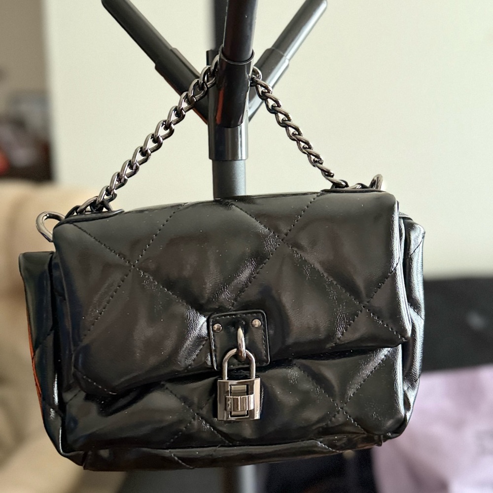 Black Quilted Chain Hands Bag